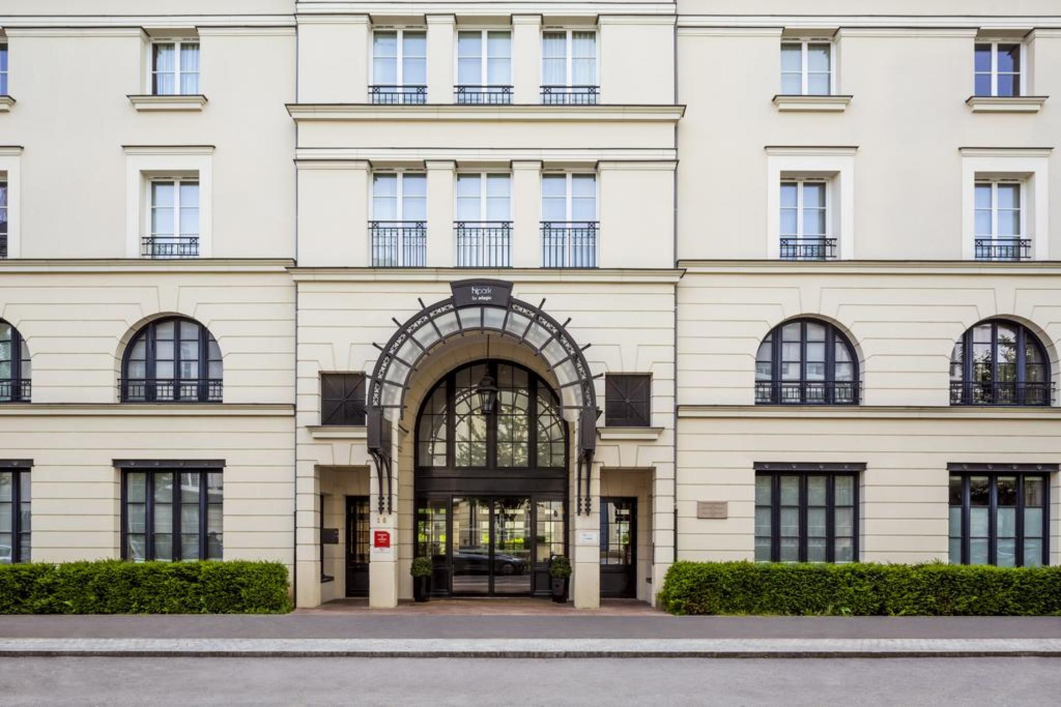 ไฮพาร์ค บาย อดาจิโอ เซอรี วาล เดอรอป Aparthotel เซร์ริส ภายนอก รูปภาพ